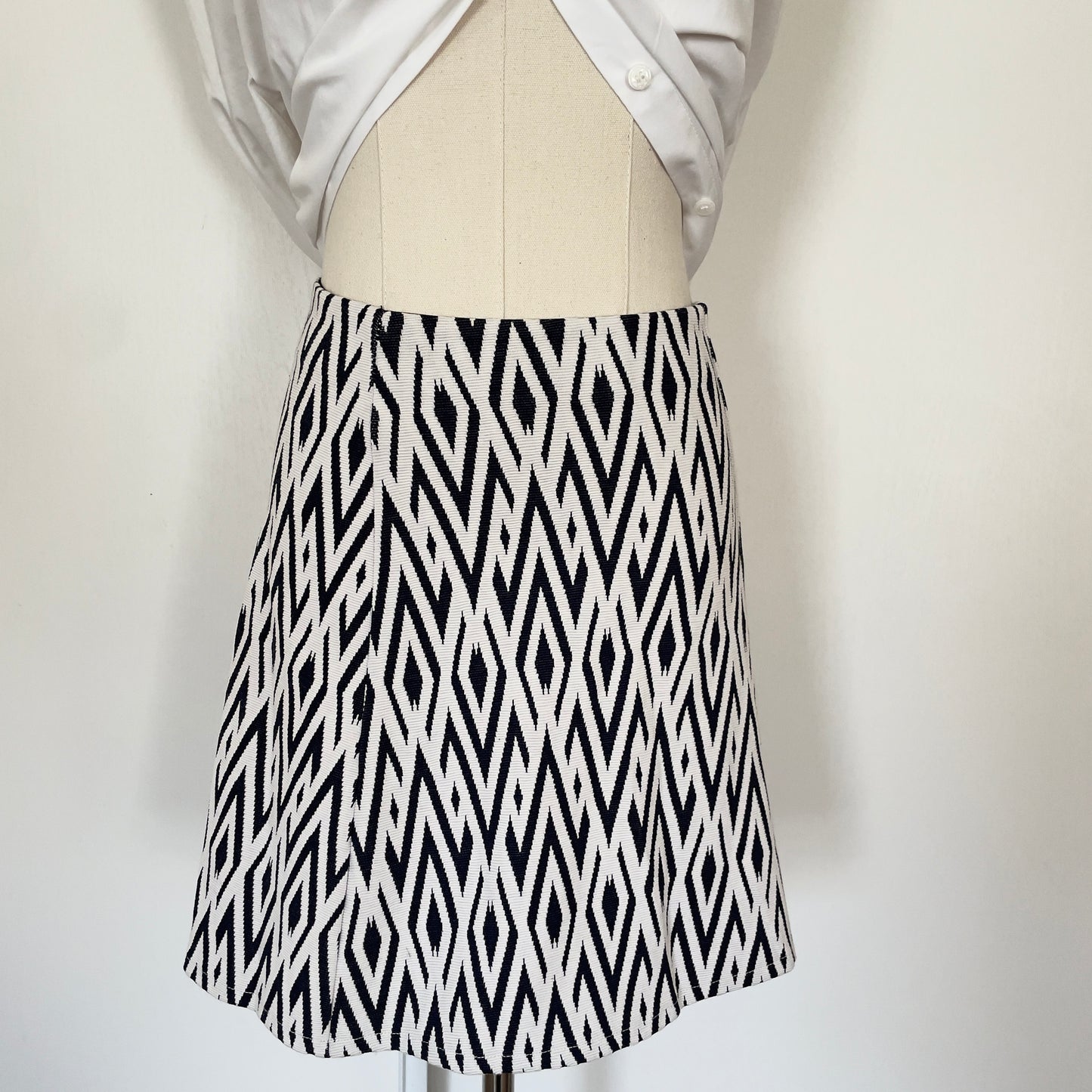 NWT Zara- Trafaluc Patterned Pencil Skirt